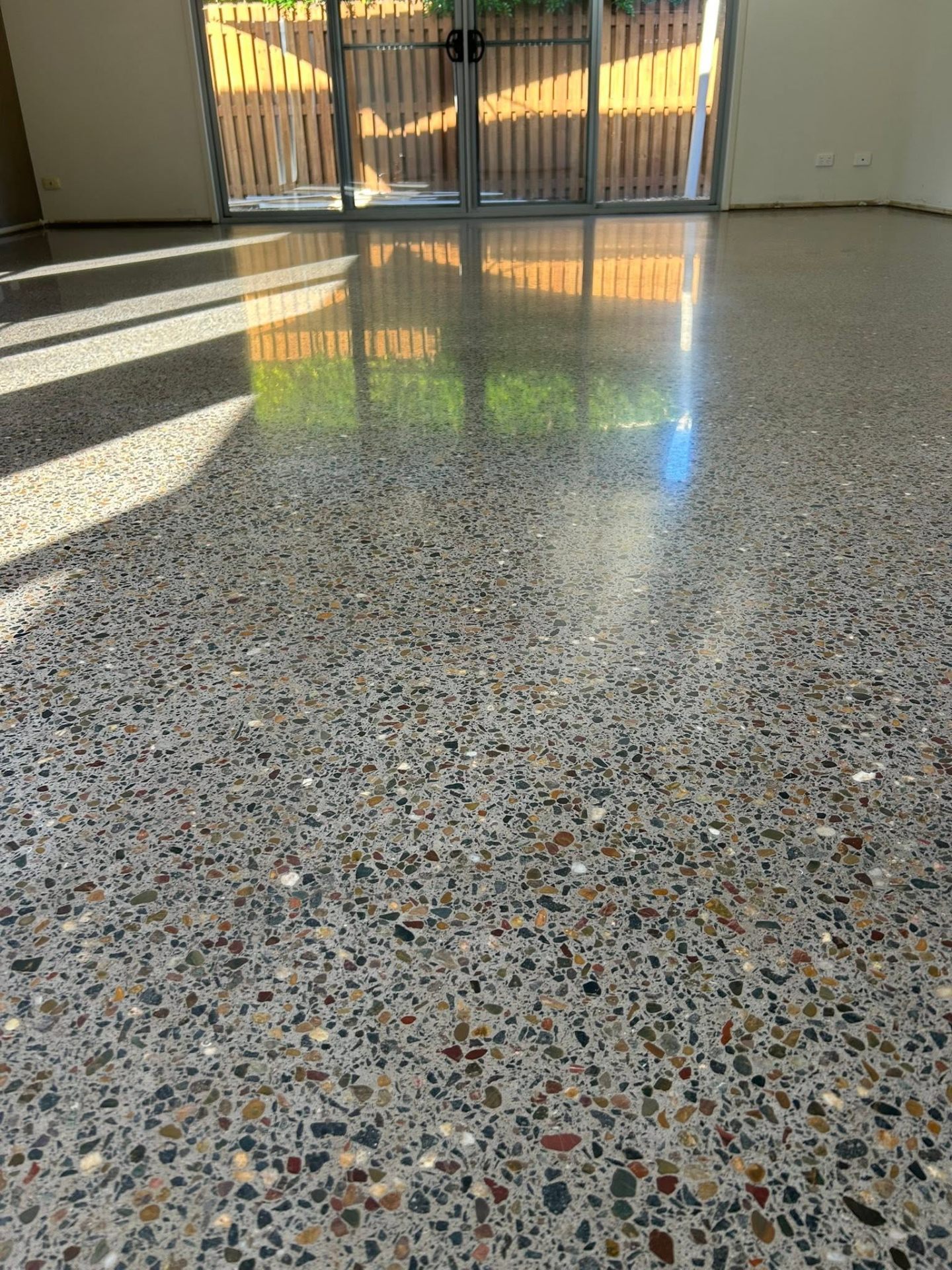 Epoxy flake — Hard-wearing decorative flake for garages & workshops.